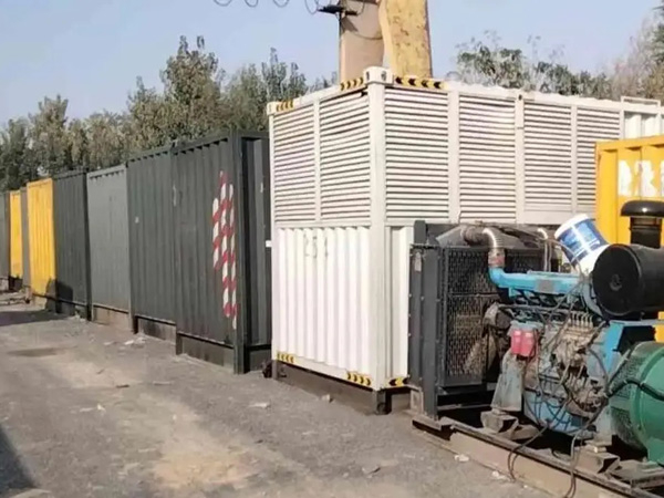 龙滚镇200KW柴油发电机机组每小时油耗是多少？