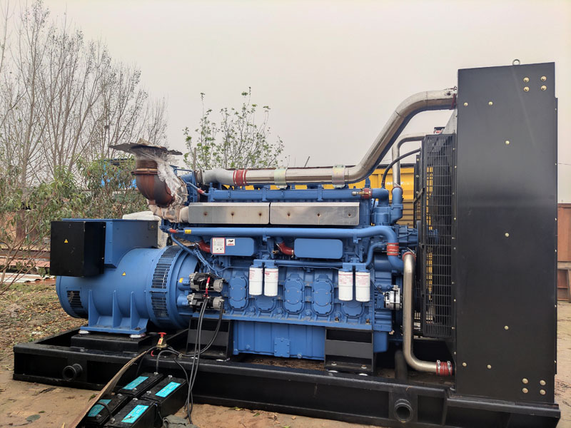 龙滚镇柴油发电机组更换机油时，应遵循哪些步骤？